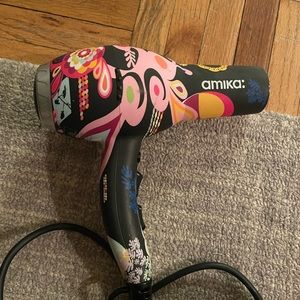 Amika Blowdryer